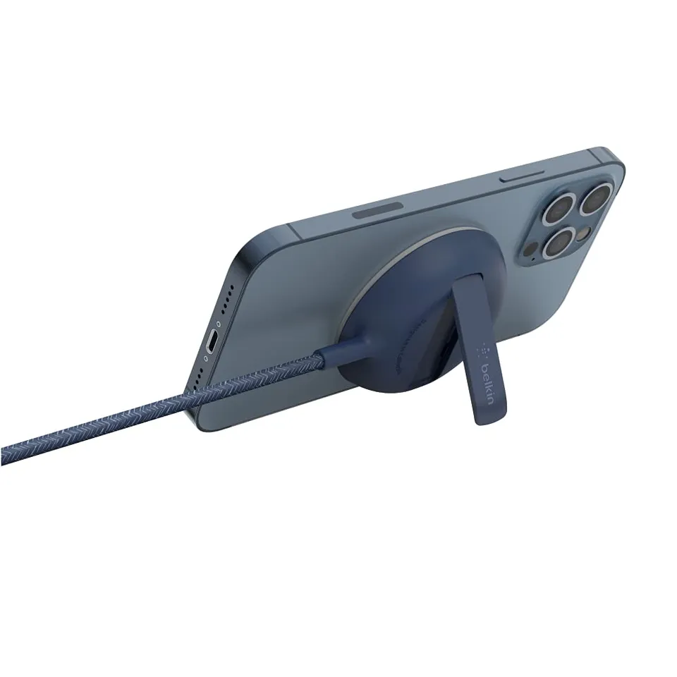 belkin-tappetino-di-ricarica-wireless-portatile-magsafe-15-w-con-supporto-integr image 1