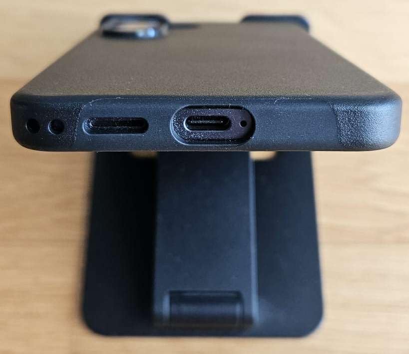 Finalmente una cover trasparente che resta trasparente