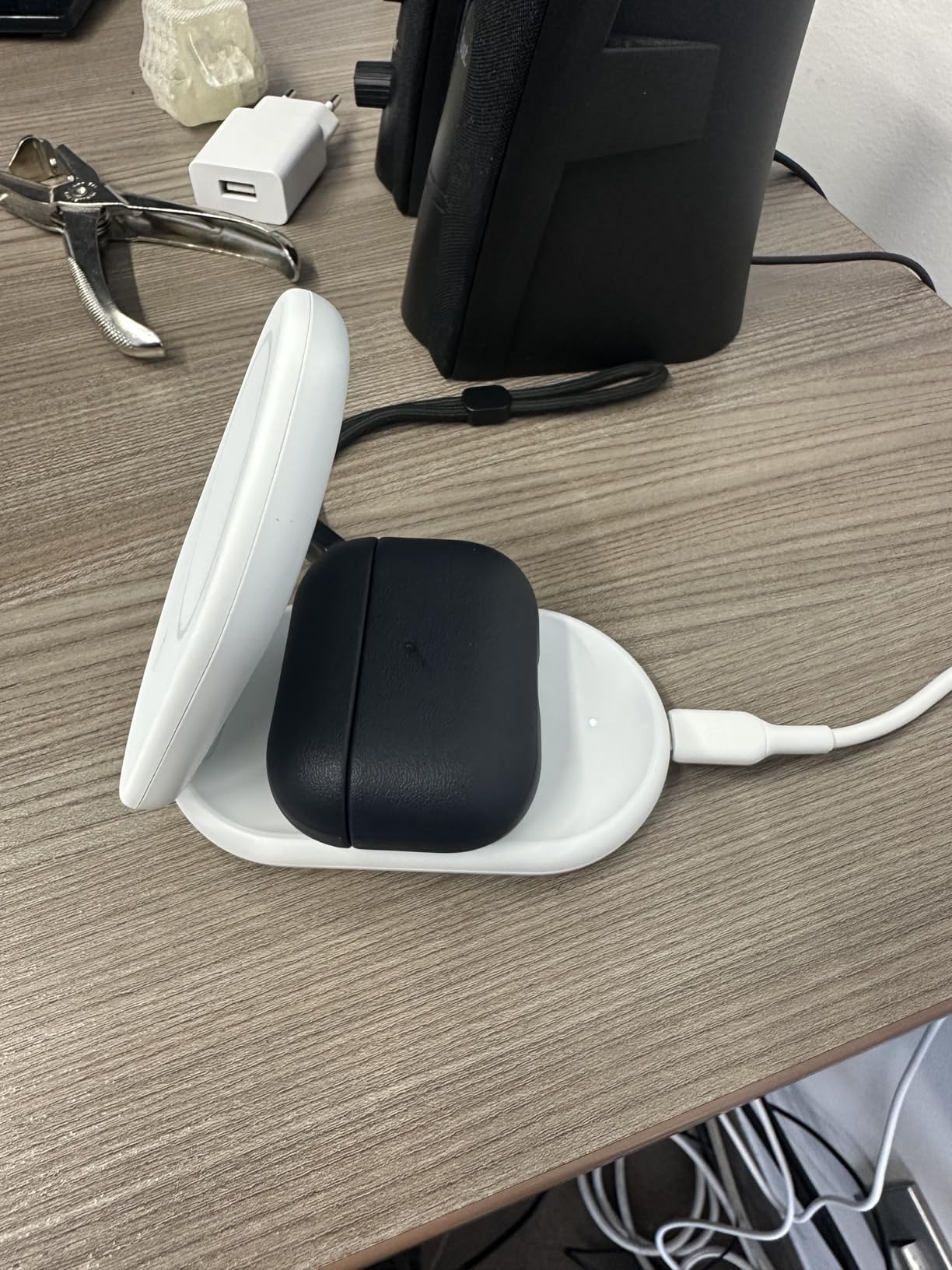 Si stacca dal telefono