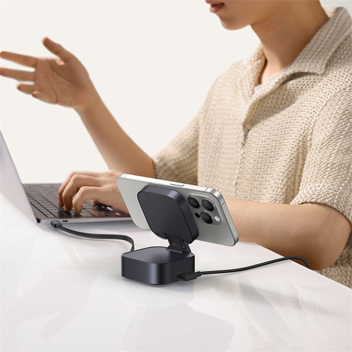 baseus-picogo-2-in-1-caricatore-wireless-magnetico-qi2-15w-con-usb-c-67w image 7